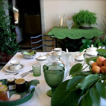 Domu Mena Bed & Breakfast *
